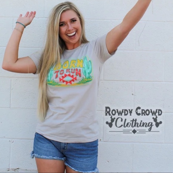 Born to Run Graphic Tee - Picture 4 of 4